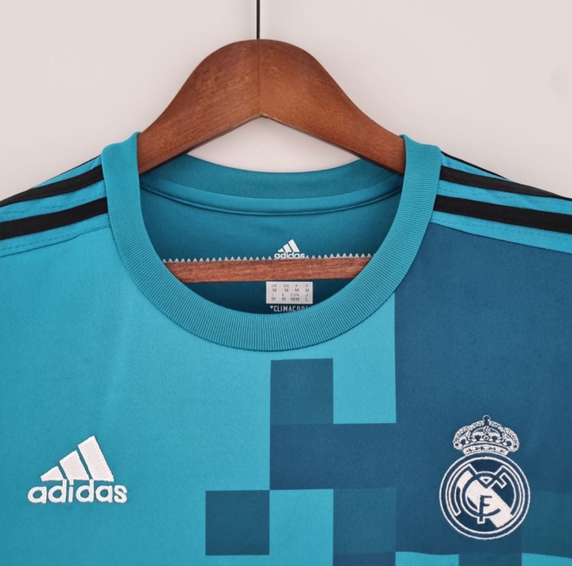 Retro Real Madrid 2017/18 Tercera Equipación